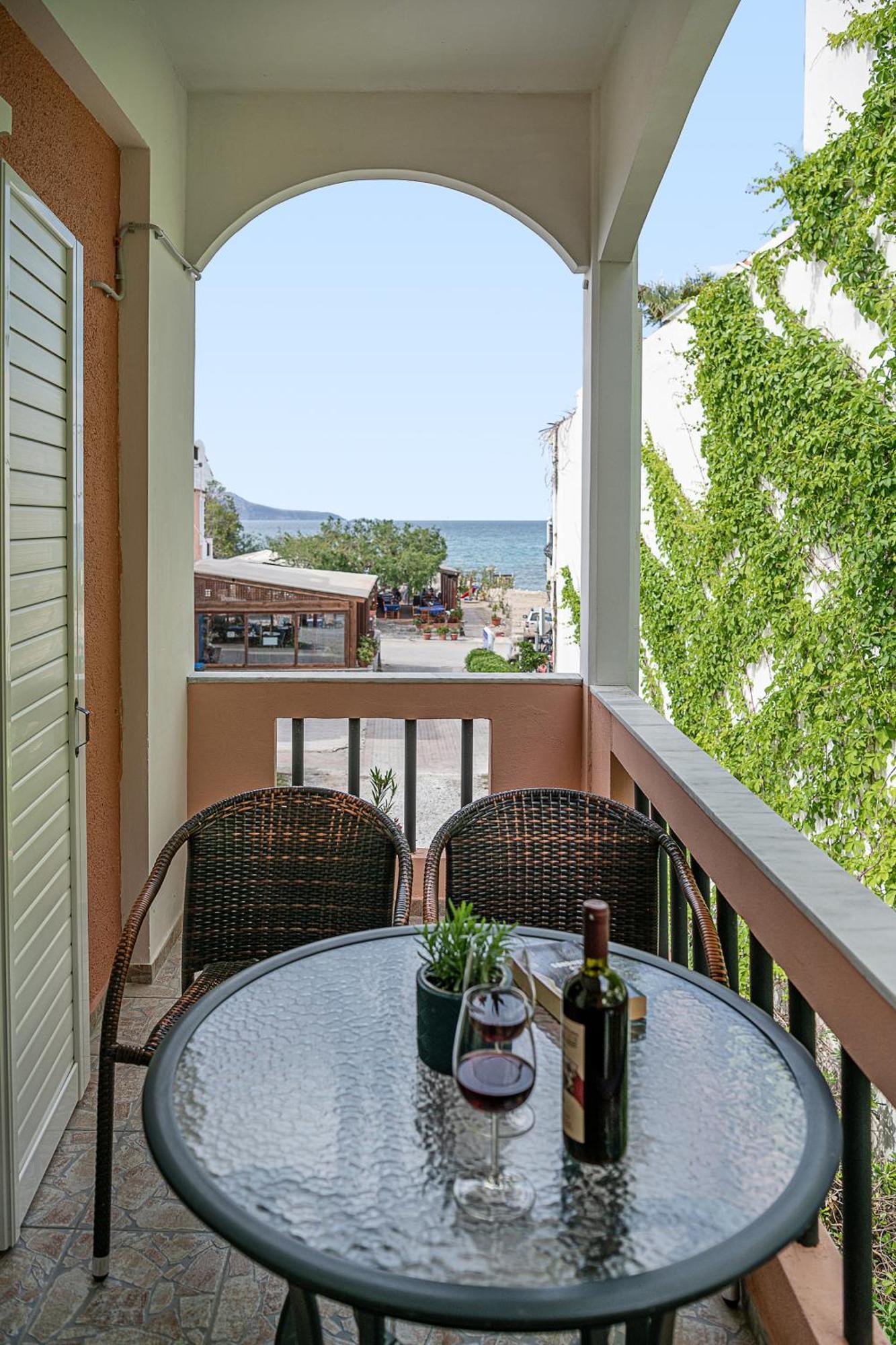 Elena Seafront Luxury Apartments *