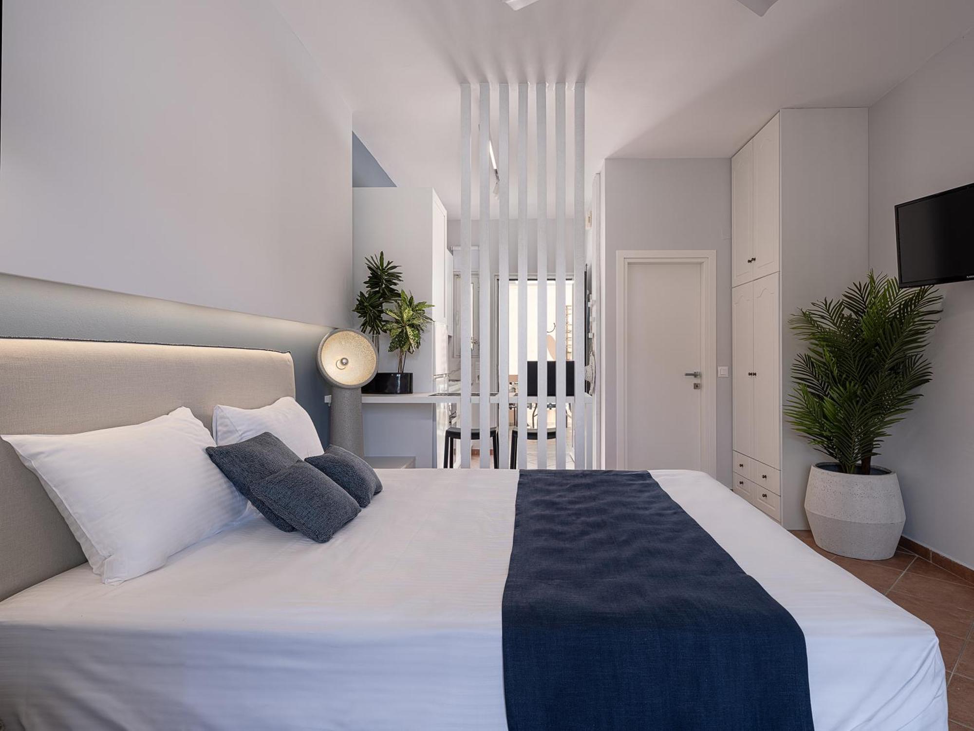 Elena Seafront Luxury Apartments *