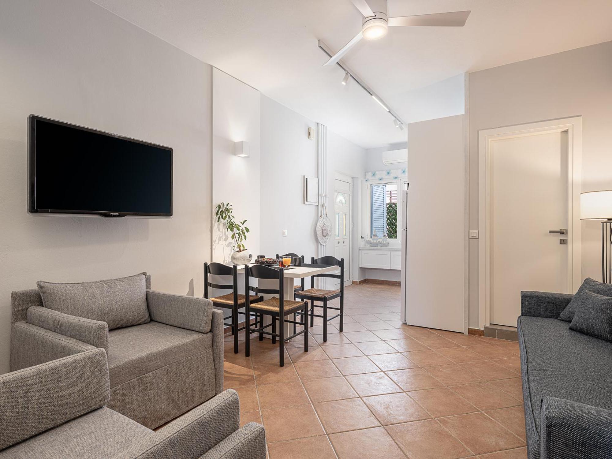 Elena Seafront Luxury Apartments *
