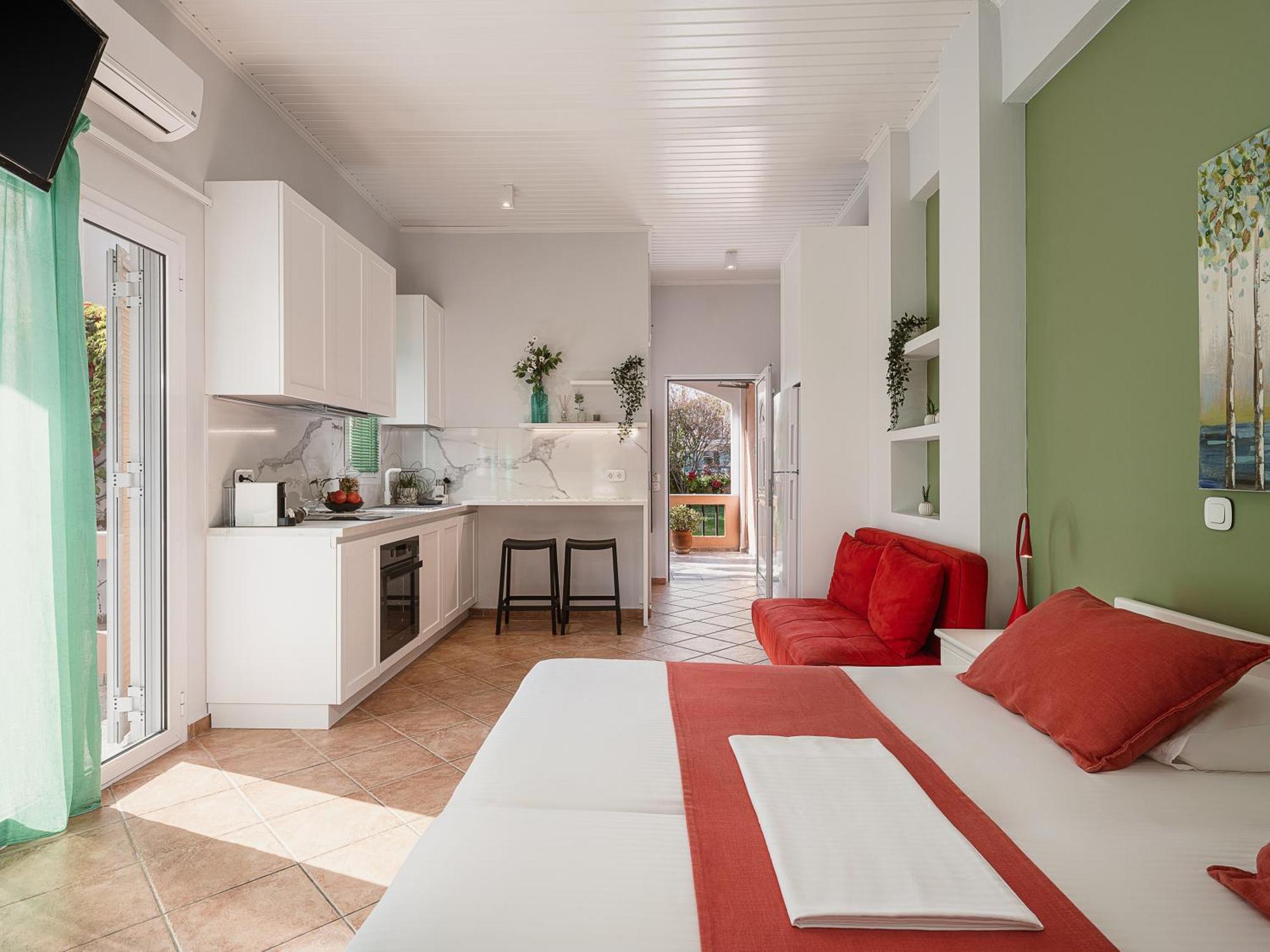 Elena Seafront Luxury Apartments *