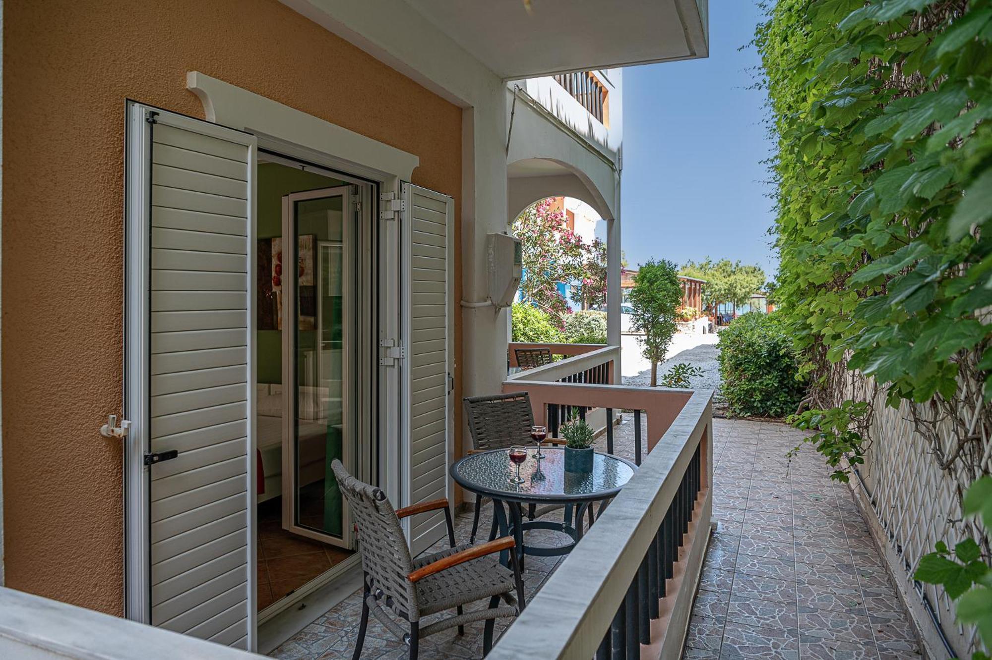 Elena Seafront Luxury Apartments * Almyrida (Crete)