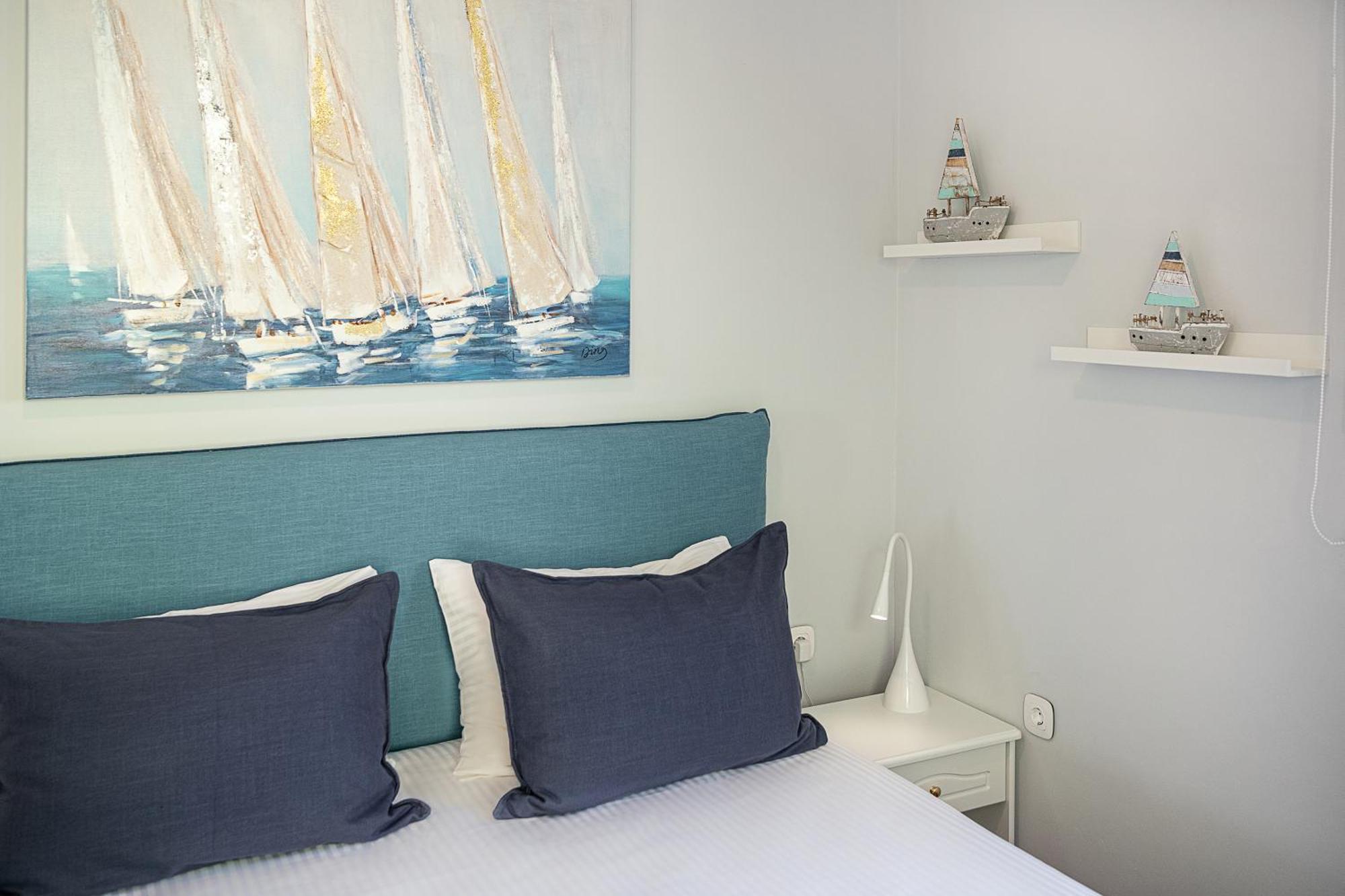 Elena Seafront Luxury Apartments *