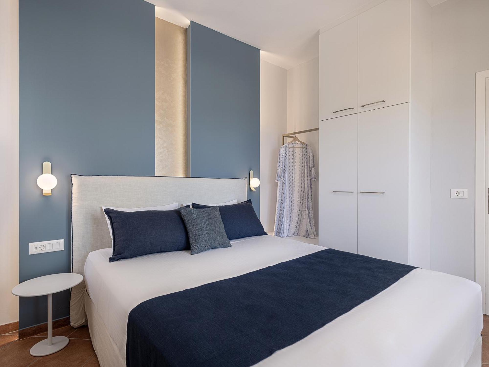 Elena Seafront Luxury Apartments *